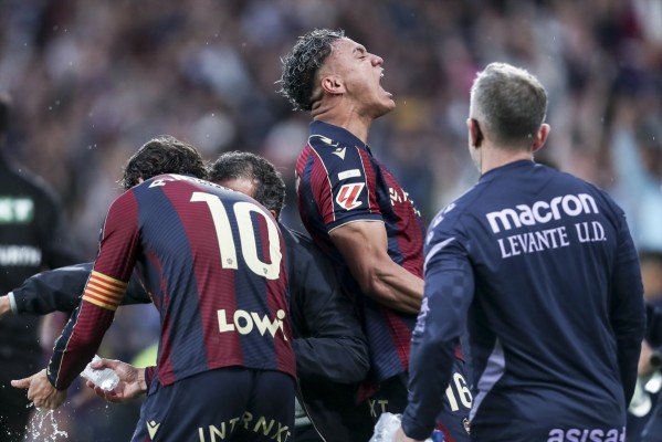 El Levante vuelve a jugarse la permanencia en la última jornada 21 años después