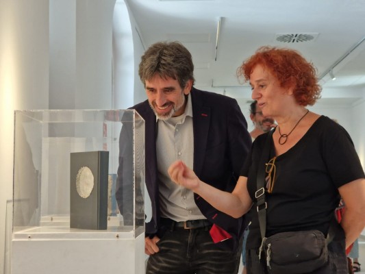 La Junta de Russafa inaugura la seua sala
d'exposicions amb huit llibres d'edició experimental