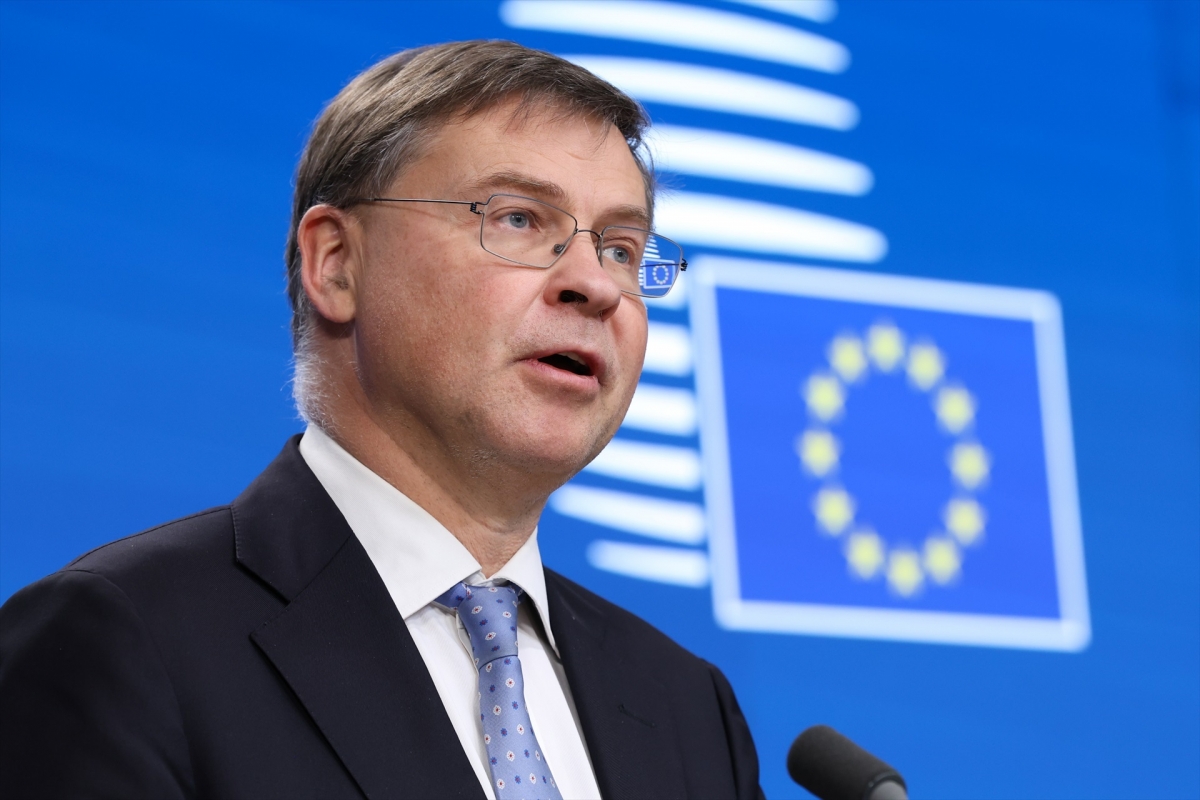 Bruselas firma el memorando para desbloquear el primer desembolso de 3.200 millones del préstamo a Kiev