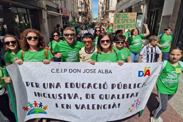Casi 40 directores de institutos de Castellón respaldan la huelga y no descartan dimitir