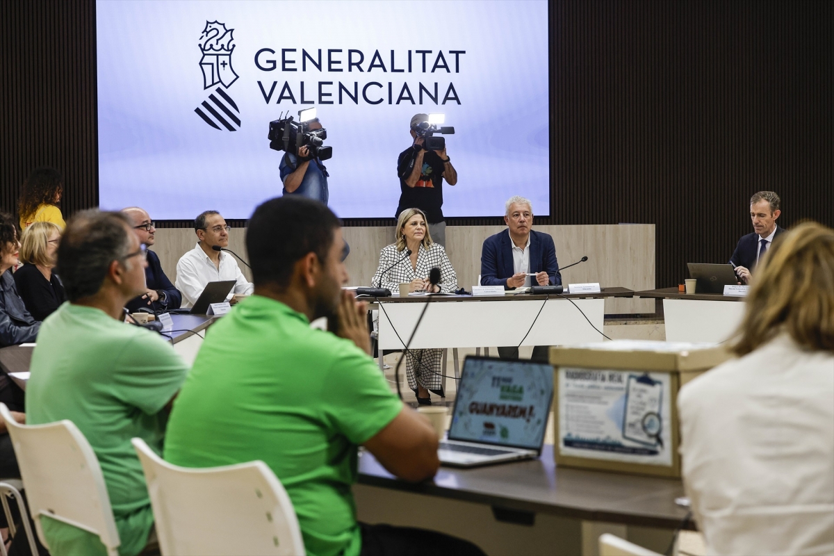 Ningún sindicato firma el acuerdo propuesto por la Conselleria de Educación, que abandona la mesa de negociación