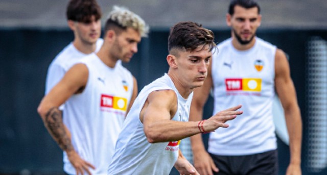 Baraja cuenta ya con Marí, Almeida y Cenk tras ser baja ante el Alavés por molestias
