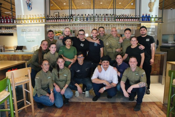 Bar Mistela celebra siete años reuniendo al equipo de “leyendas” que inauguró el local