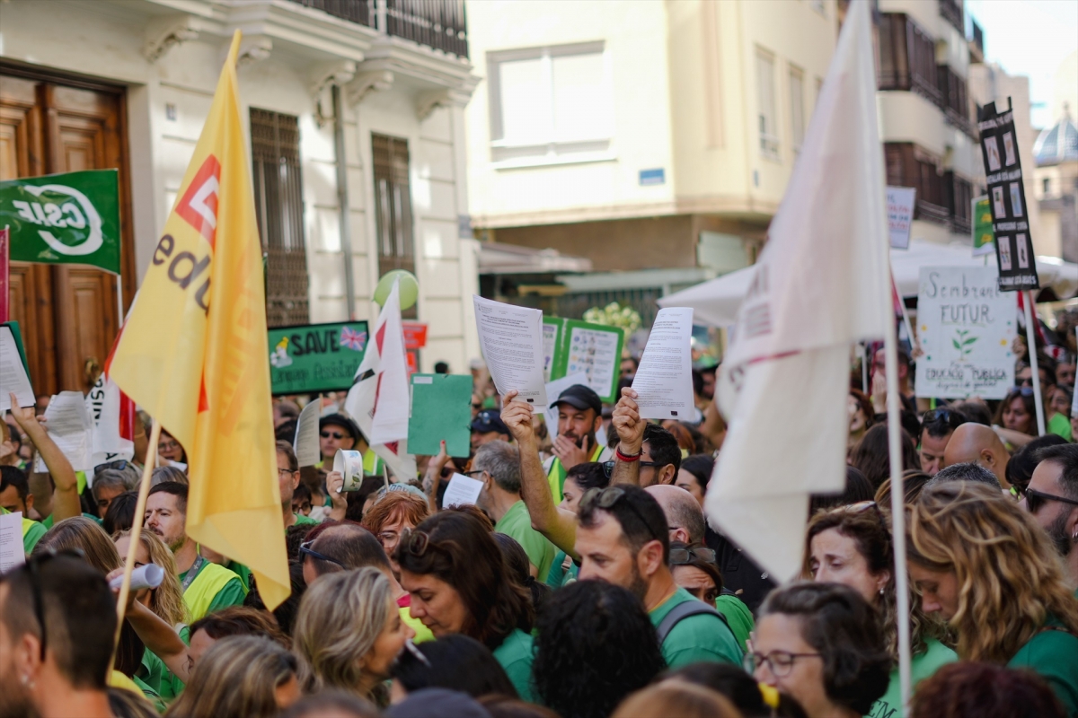 La huelga educativa llega a Les Corts: sindicatos piden que Llorca intervenga en las negociaciones