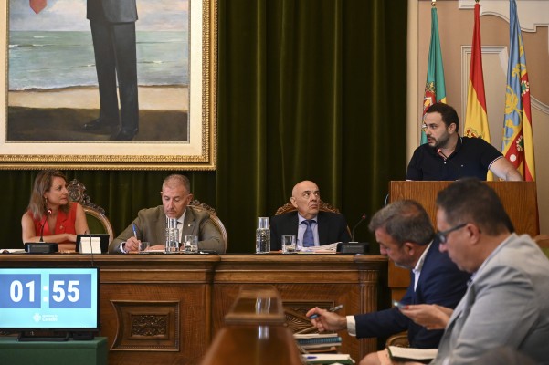 El PSPV vuelve a pedir al PP que rompa con Vox en Castelló: topónimo e inmigración copan el pleno