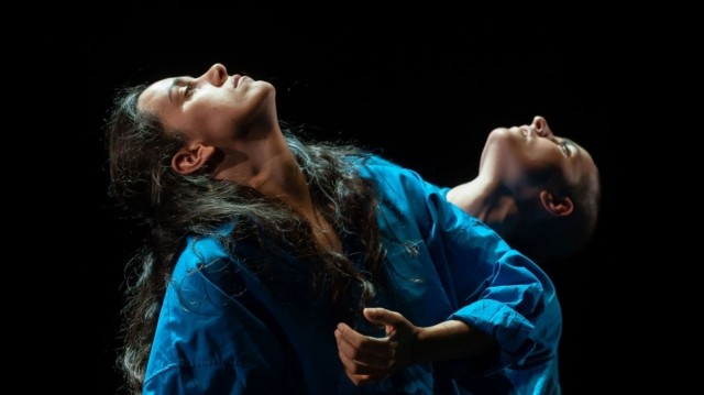 La compañía Elahood lleva al Paraninfo de la UA el viaje onírico de su espectáculo 'NÓ'