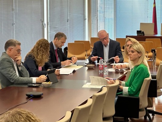 Aceras más anchas para conectar El Campillo y Montepinar: Murcia mejora los accesos peatonales en El Esparragal