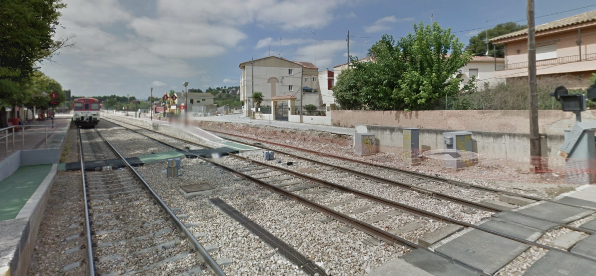 Paso entre andenes en la estación de Chiva que Adif pretende eliminar. - Foto: VP Paso entre andenes en la estación de Chiva que Adif pretende eliminar.
