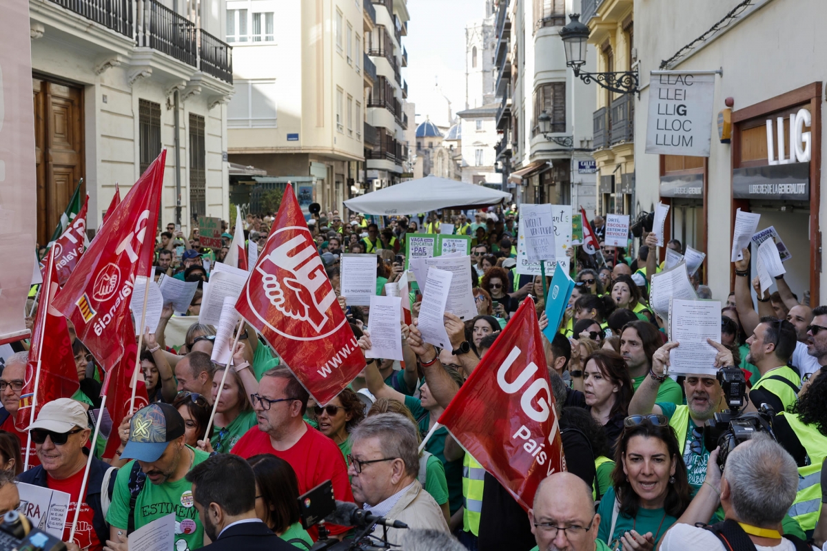 Los sindicatos aguantan el pulso de Educación mientras las dimisiones de directivos agitan la huelga