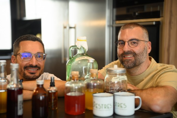 Silvestres, el laboratorio gastronómico entre Valencia y Jaen que experimenta con flores y hierbas salvajes
