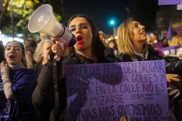 Un centenar de ciudades de la Comunitat celebran vigilias contra la violencia machista
