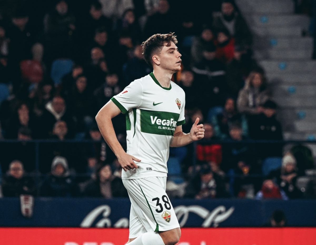 Álex Sánchez afronta un duelo especial entre el Elche y el Girona que entrena su padre