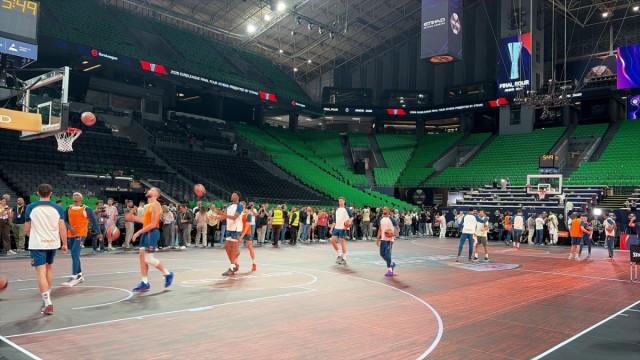 Valencia Basket ultima su preparación en el Telekom Center antes de medirse al Real Madrid en la semifinal de la Final Four