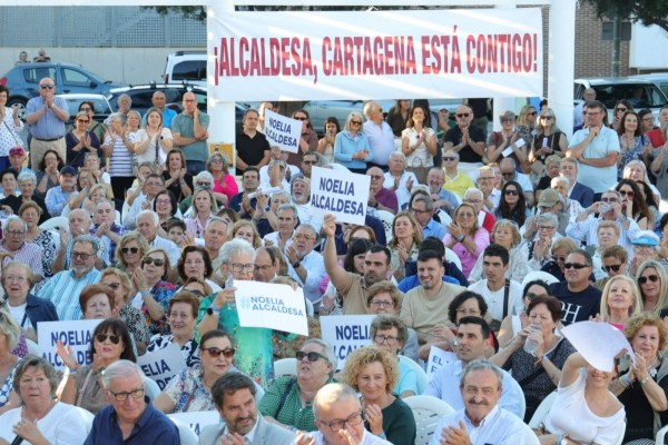 El PP de Cartagena arropa a Arroyo en un acto multitudinario tras la moción de censura