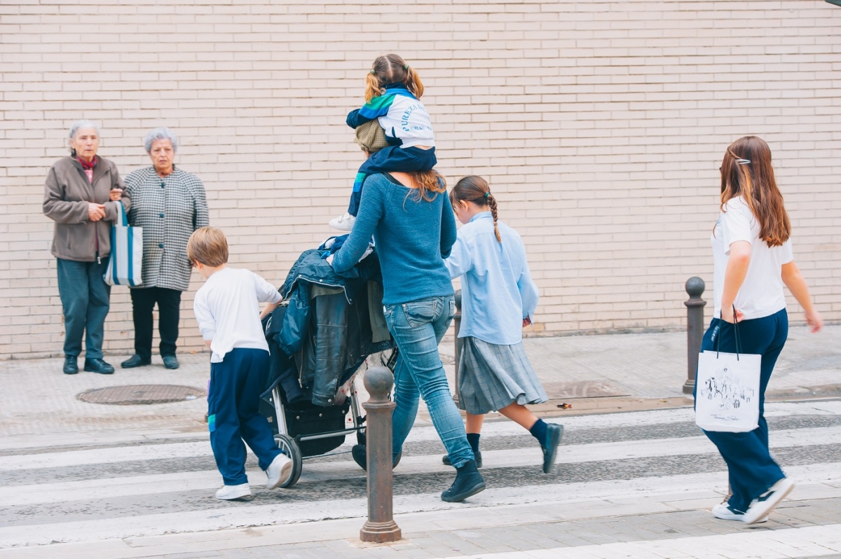 El alza de costes aprieta a las familias numerosas: solo el 35% llega a final de mes sin dificultades