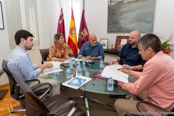 El Ministerio traslada a Arroyo su compromiso de cerrar el Naval cuando se abran otros centros de acogida