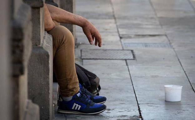 La renta valenciana de inclusión podrá pagarse en una tarjeta de prepago