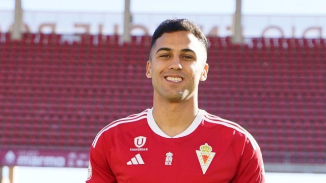 El delantero Amin Abaradan cambia el Real Murcia por el UCAM tras no seguir como grana 