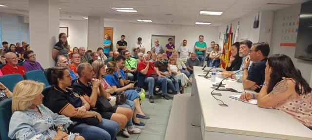 Barcala compromete agilizar trámites en les Fogueres y revisar los requisitos de seguridad