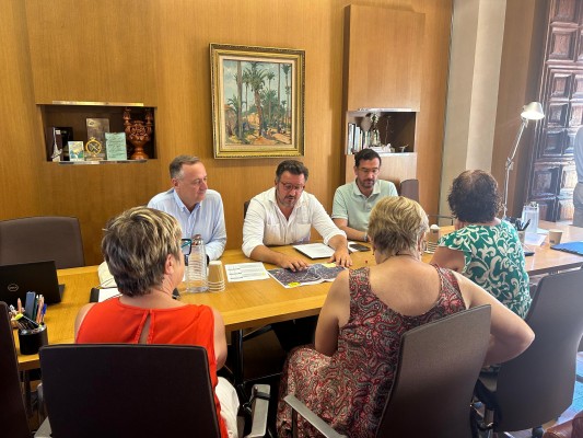 El Ayuntamiento de Elche consulta a vecinos de las pedanías para la llegada del bus 