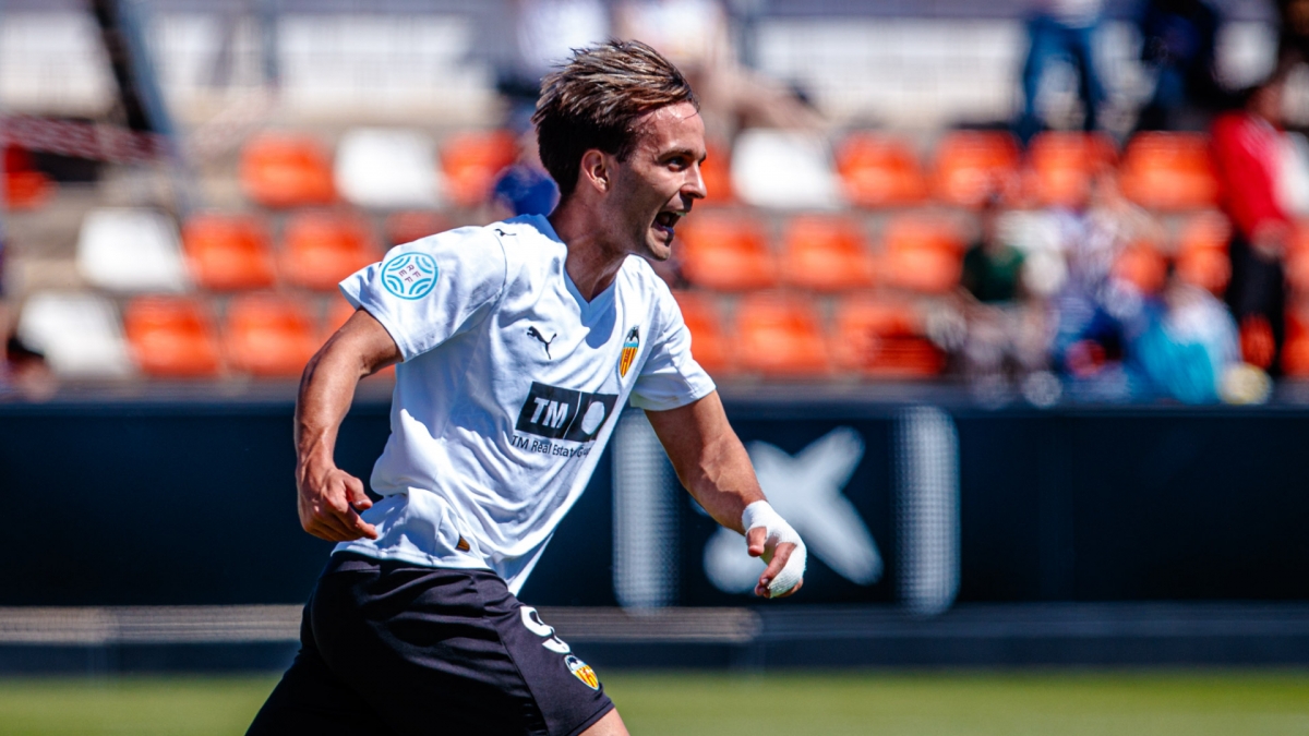 El Valencia CF encarrila la renovación de Mario Domínguez hasta 2028