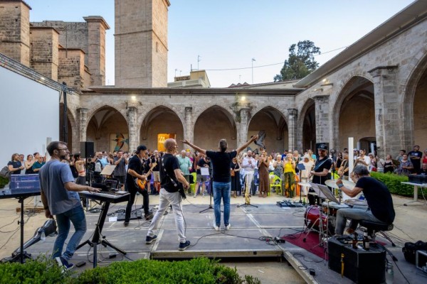 La música de Antonio Vega resuena en el Centre del Carme