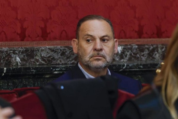 Ábalos dice que avisó a Sánchez contra el rescate de Plus Ultra y señala a Zapatero: 