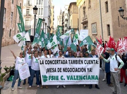 La educación concertada prepara concentraciones ante Hacienda y Les Corts durante su huelga de junio