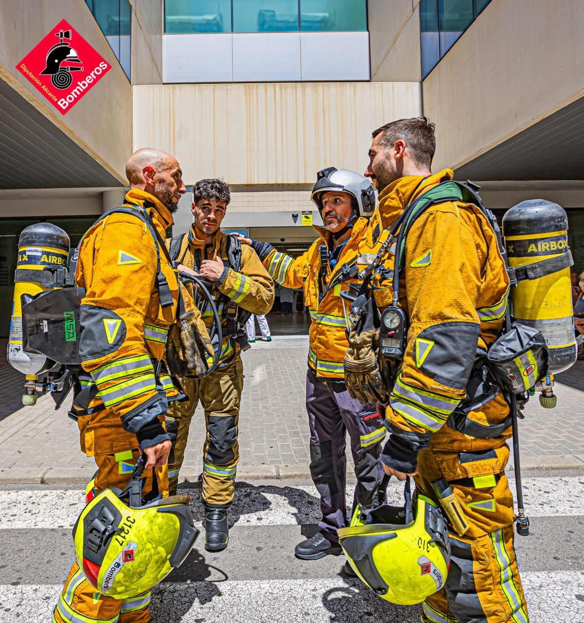 Controlado el incendio en el Hospital de Torrevieja: deja dos heridos por quemaduras y varios atendidos por inhalación de humo