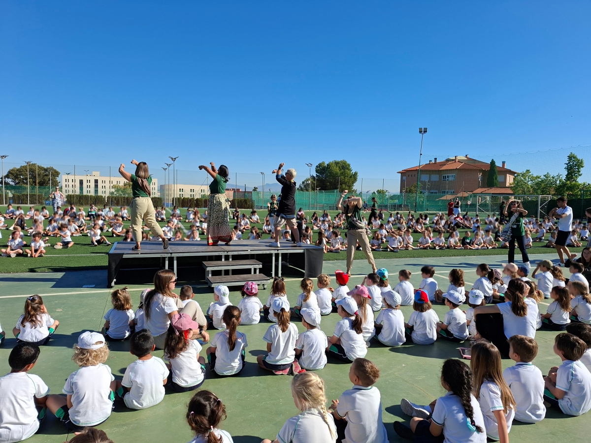 Alumnos de Murcia celebran el Día de la Diversidad Cultural.