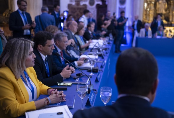 Barrachina insta al Gobierno central a garantizar la capacidad financiera de la Diputación en un manifiesto