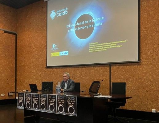 Castelló recibe al director del Observatorio Nacional con aforo completo en el Planetario por el eclipse