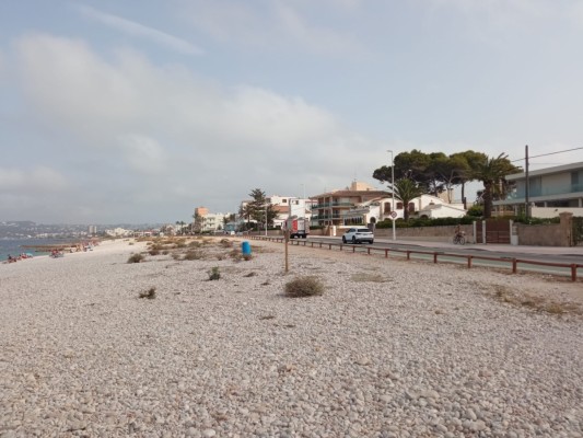 Xàbia ingresará como mínimo 250.000 euros al año por el canon de los servicios temporales en sus playas