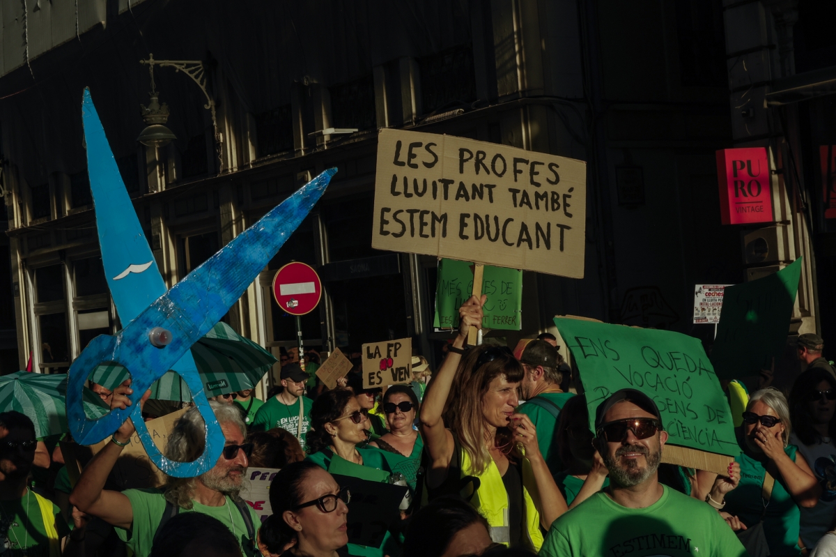 La manifestación de docentes en València el 23 de mayo de 2026, en imágenes
