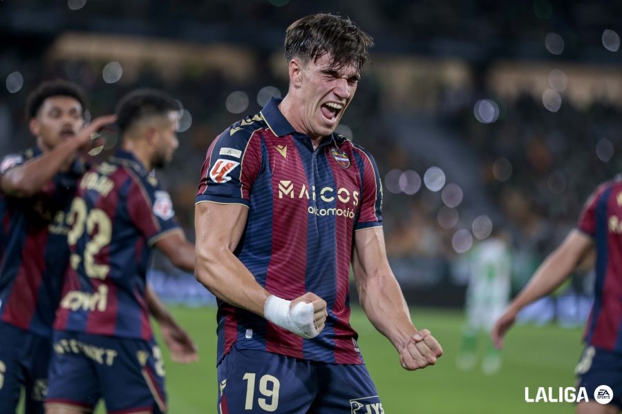 El Levante seguirá en Primera pese a perder en Sevilla