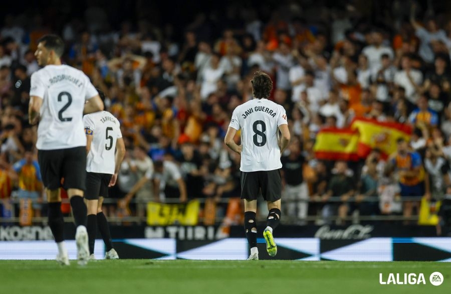 Las notas del Valencia CF 3-1 FC Barcelona: Guerra acaba la temporada en su 'prime'