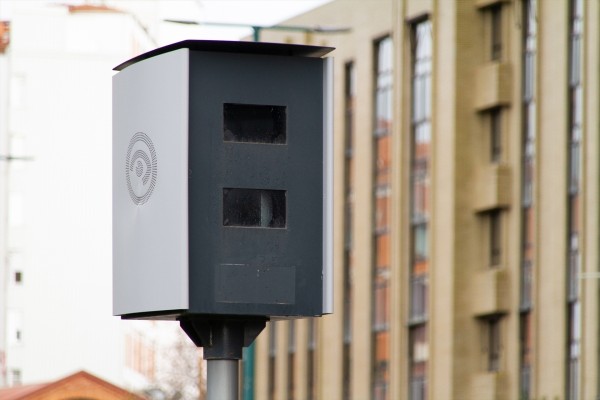 València instala 10 cabinas de radares en las principales rondas para frenar la velocidad
