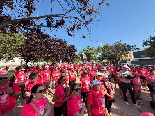 Burriana se tiñe de rosa en la décima edición de la solidaria Cursa de la Dona contra el cáncer de mama