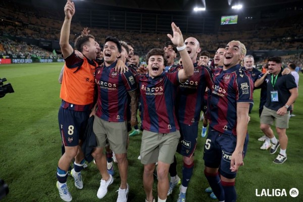 De Sevilla a València: la larga noche de fiesta que merece la permanencia del Levante