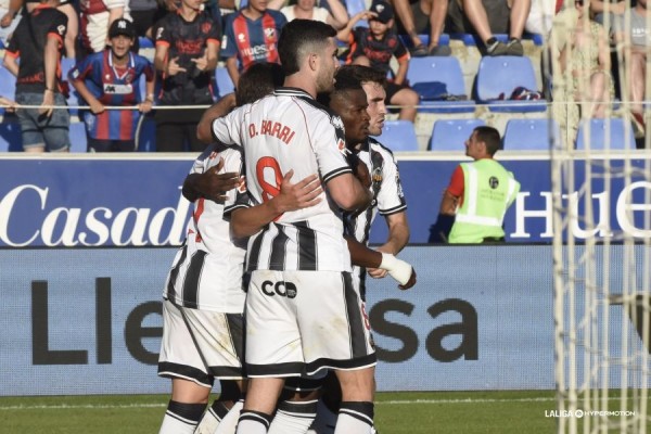 El Castellón impone su sello en El Alcoraz y depende de sí mismo para llegar al 'play off'