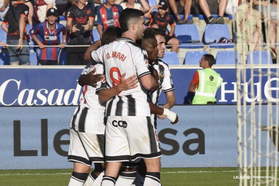 El Castellón impone su sello en El Alcoraz y depende de sí mismo para llegar al 'play off'