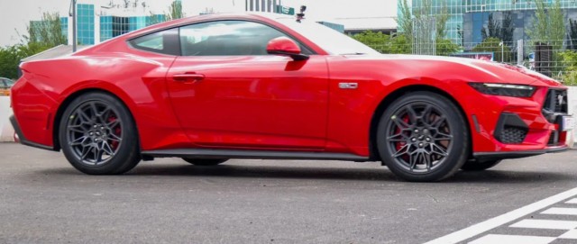 El Ford Mustang Dark Horse bautiza Madring con la histórica primera vuelta al circuito más emocionante de la Fórmula 1