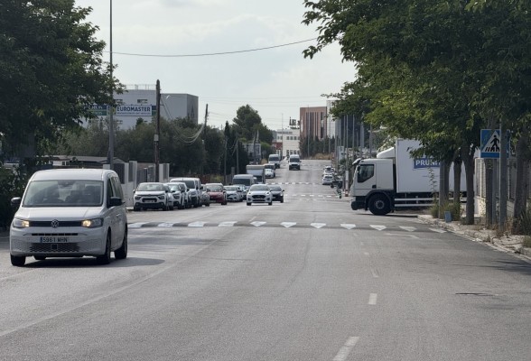 El polígono de L'Andana en Paterna plantea mejoras en transporte público ante la 