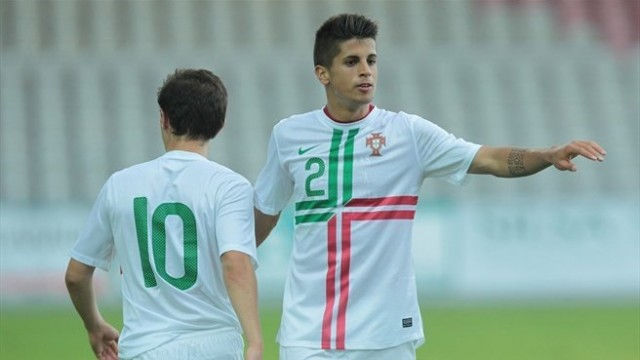 Vezo y Cancelo buscan acercar a Portugal sub-21 al Europeo