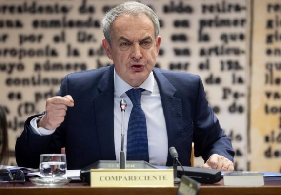 El juez del 'caso Plus Ultra' solicita correos de Zapatero gestionados por su secretaria y de sus hijas desde 2020