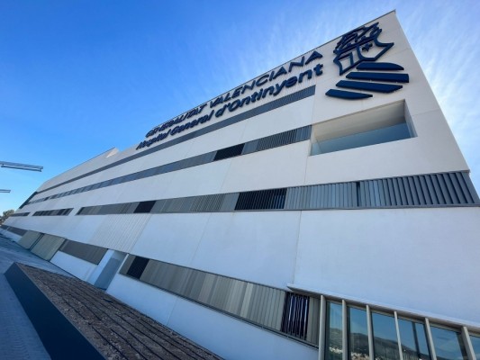Sanidad inicia el traslado del antiguo al nuevo Hospital de Ontinyent para su inminente puesta en funcionamiento