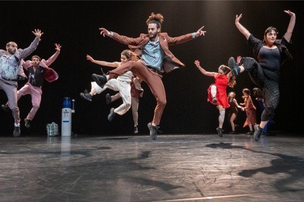 El Festival 10 Sentidos fusiona en su clausura folklore palestino con danza contemporánea, hip hop y capoeira