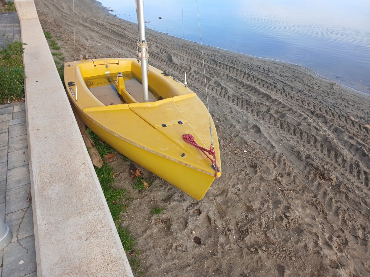 Los Urrutias y Los Nietos afrontan otro verano con incertidumbre por el estado de sus playas