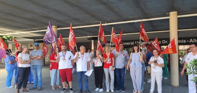 Técnicos sanitarios se concentran en la Comunitat por la reclasificación profesionales: 