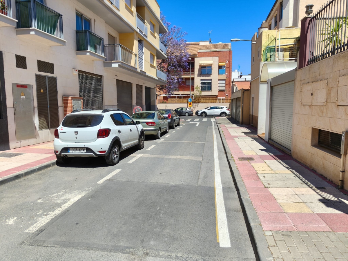 Vistalegre y El Infante se preparan para la llegada de la ORA y arrancan el repintado de los aparcamientos
